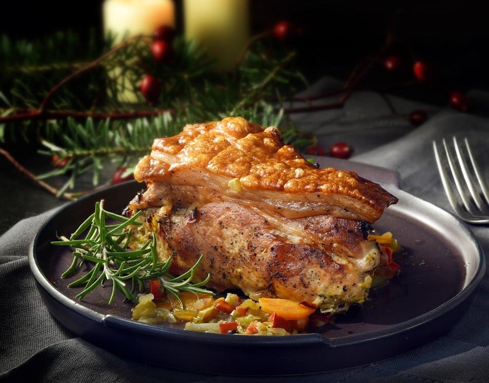 Juletallerken med ribbe og tilbehør